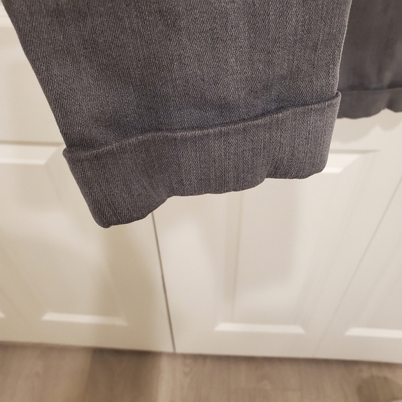 J Brand jeans🥳🥳4X HOST PICK🥳🥳 - Picture 3 of 5